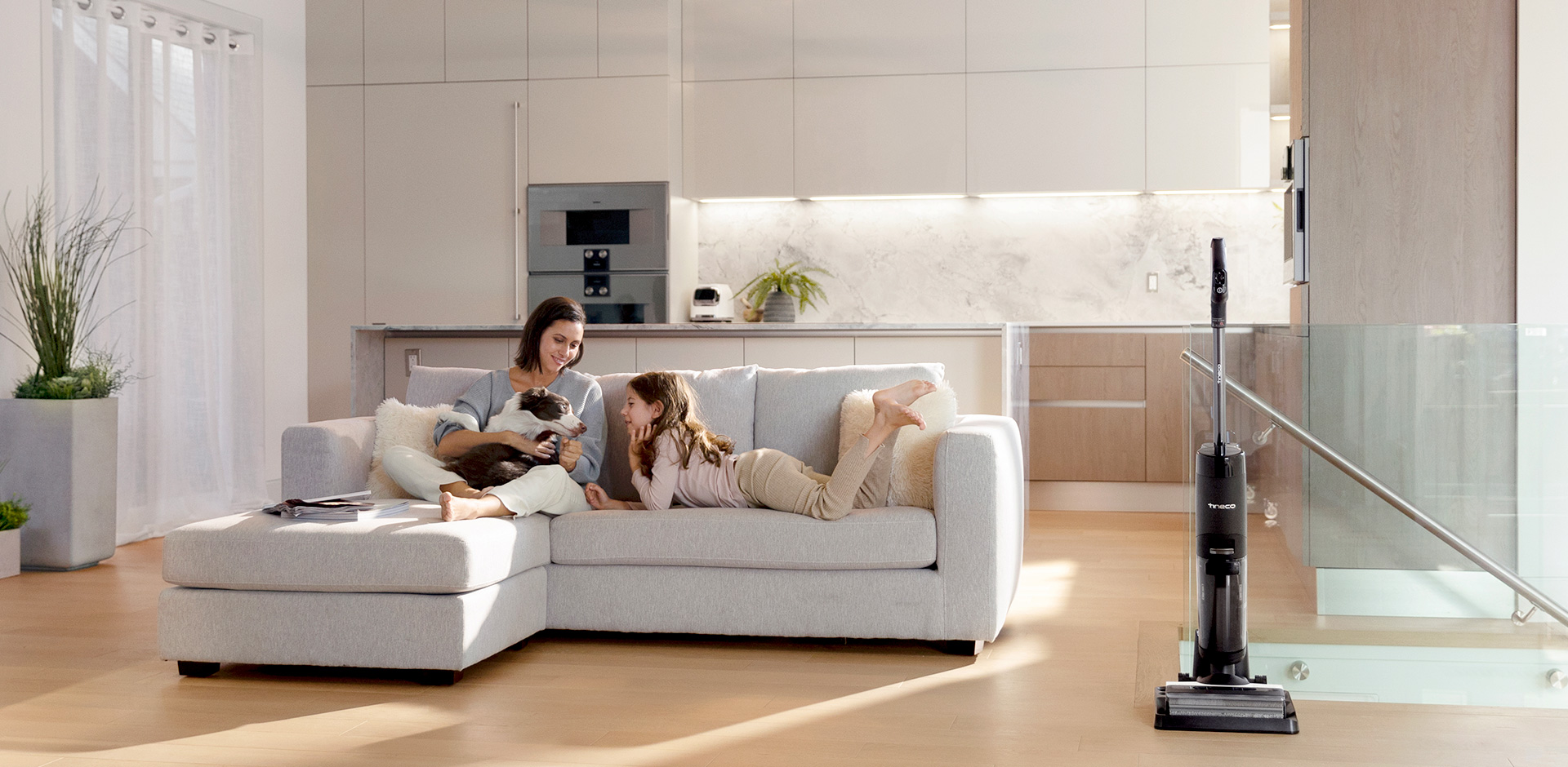 מפרט טכני של Tineco Floor One S7 Pro Tineco Floor One S7 Pro עם אביזרים נלווים ותצוגת מסך