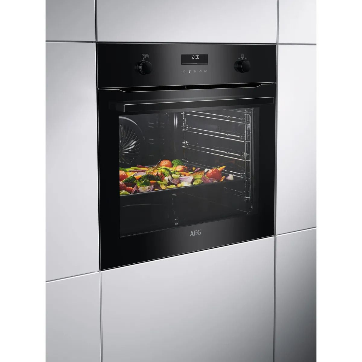 תנור בנוי פירוליטי 71 ליטר AEG דגם BPE255636B זכוכית שחורה יבואן רשמי – תמונה 2