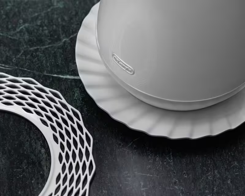 Delonghi KBY2001 – קומקום חשמלי נשלף 1.7 ל׳ 2000W צבע לבן - יבואן רשמי – תמונה 4