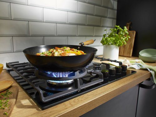 כיריים גז gorenje דגם GW642AB ווק - בקר בישול אסייתי בבית מבערים הגז בכירת הווק מגיעים לטמפרטורות גבוהות במהירות מרשימה. זה מאפשר לך להכין מנות אסייתיות בביתך בצורה אותנטית וקלה.