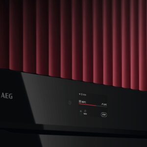 AEG ABE75722B - תנור בנוי פירוליטי רב־תכליתי 60 ס"מ שחור מבריק מסדרת 7000 | יבואן רשמי