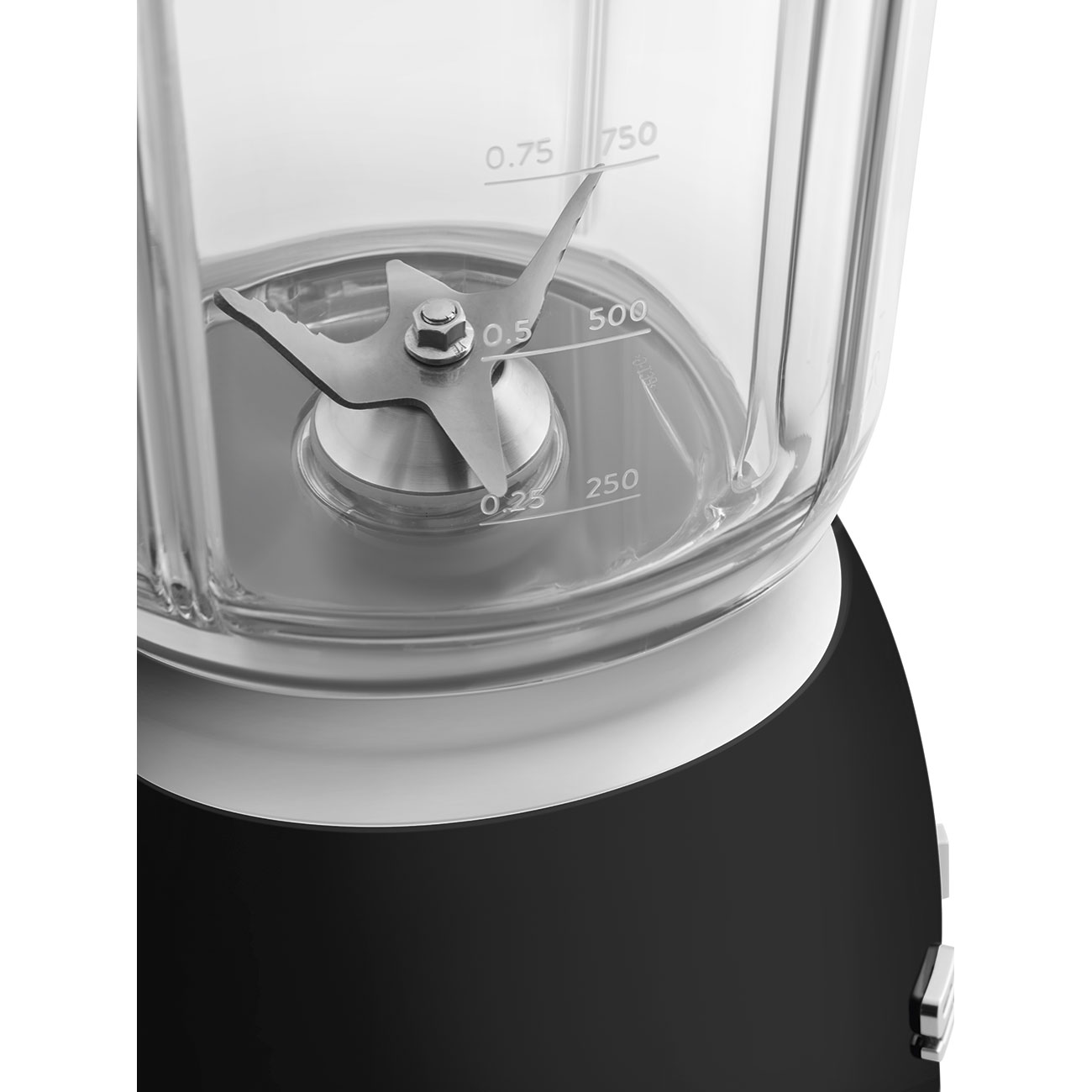 SMEG BLF03BLEU – בלנדר רטרו 800W עם קנקן Tritan בנפח 1.5 ל' סמג בצבע שחור