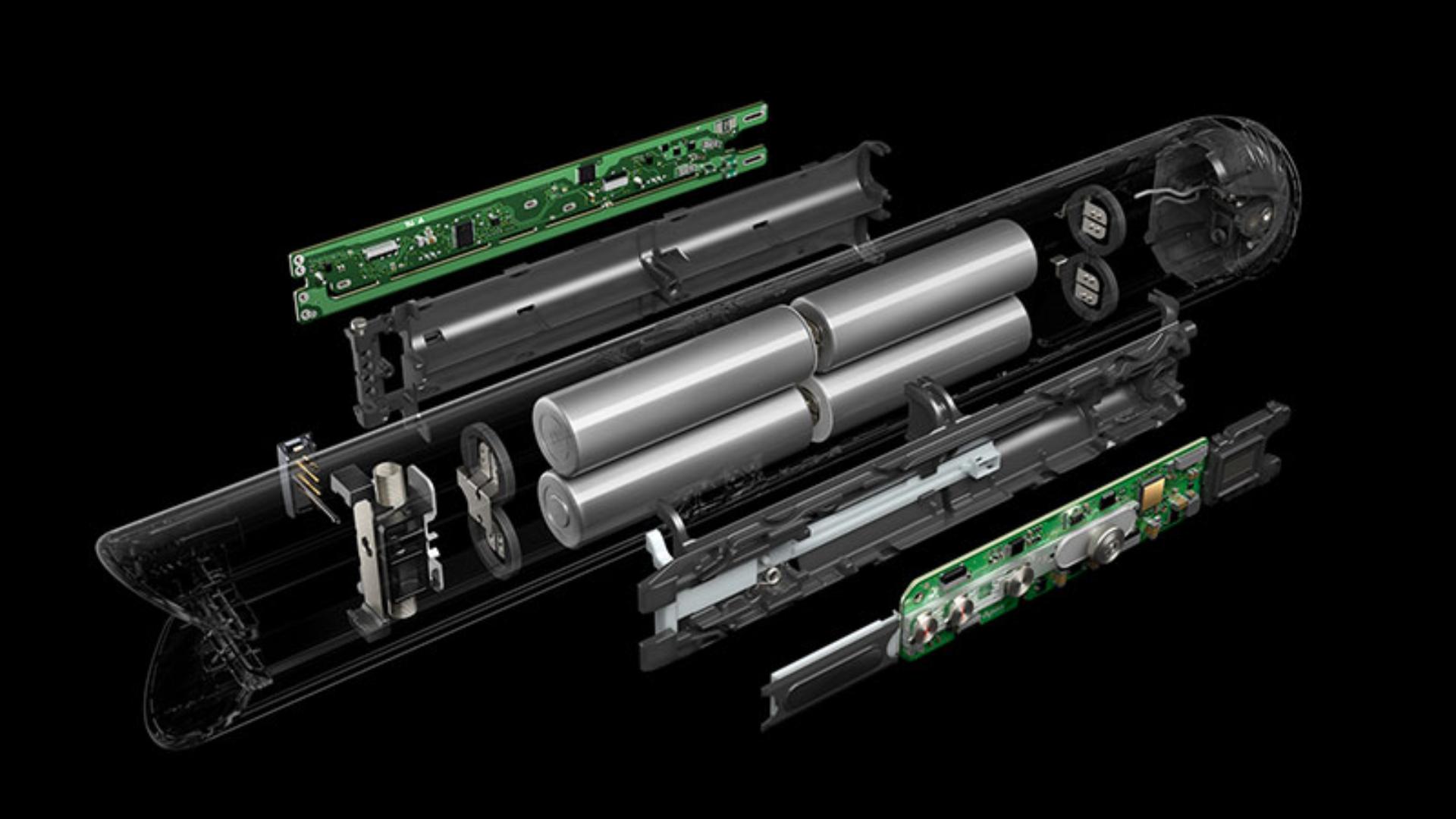 Dyson Corrale מחליק שיער Dyson Corrale מביא טכנולוגיית סוללת ליתיום-יון מתקדמת עם 4 תאים, המותאמת מטכנולוגיית שואבי האבק האלחוטיים המוצלחים של Dyson. הסוללה מספקת ביצועים תרמיים מרשימים כמו מחליק שיער מחובר לחשמל בכבל, ומספקת חיבוריות אלחוטית לשימוש נוח ובלתי מוגבל.