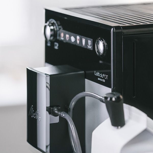Melitta Latticia OT Silver - מכונת קפה אוטומטית יוקרתית עם מקציף חלב בלחיצה אחת – תמונה 6