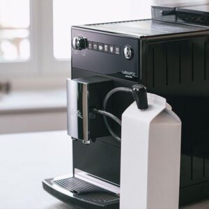 Melitta Latticia OT Black - מכונת קפה אוטומטית יוקרתית עם מקציף חלב בלחיצה אחת