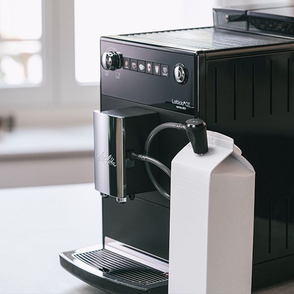 Melitta Latticia OT Black - מכונת קפה אוטומטית יוקרתית עם מקציף חלב בלחיצה אחת