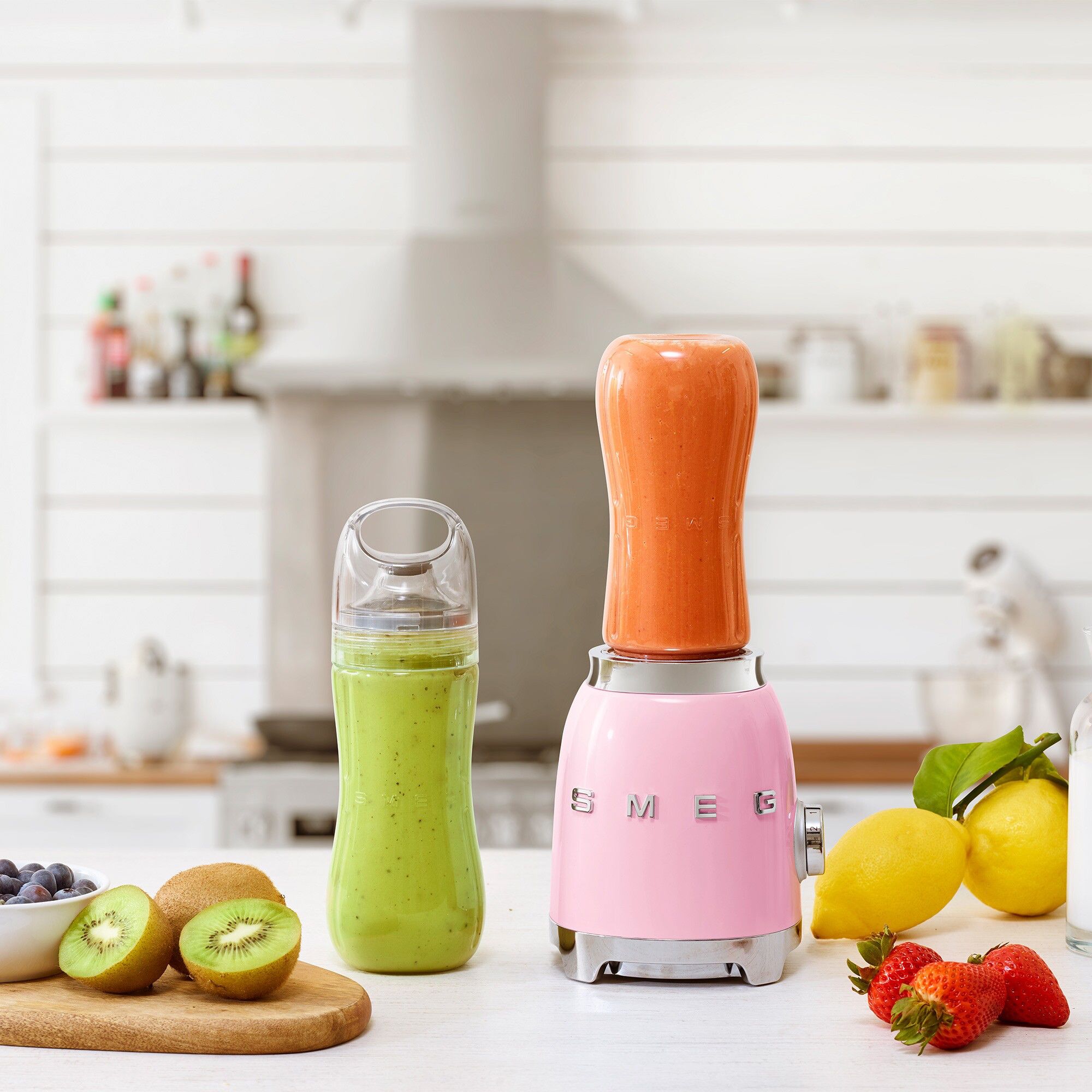 בלנדר Smeg PBF01PKEU - עיצוב רטרו יוקרתי לשייקים וביצועים 300W – תמונה 5