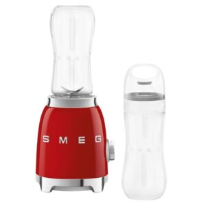 בלנדר Smeg PBF01RDEU - עיצוב רטרו יוקרתי לשייקים וביצועים 300W