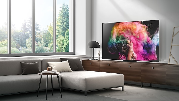 טלוויזיה Samsung QE55S95C בגודל 55 אינץ׳ עם מסך QD-OLED, רזולוציית 4K, צבעים עשירים ושחור מושלם