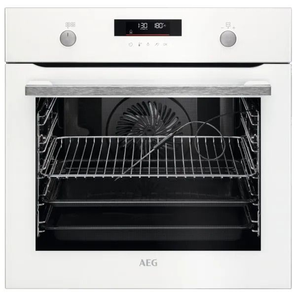 תנור בנוי AEG BPS555060W לבן עם טכנולוגיית SteamBake וניקוי עצמי פירוליטי בתמונה זו רואים תנור בנוי לבן מדגם AEG BPS555060W. תנור זה בעל נפח של 71 ליטר וכולל מגוון רחב של תכונות מתקדמות, כולל טכנולוגיית SteamBake הייחודית לאייג, המאפשרת אפייה מושלמת עם תוצאות קריספיות מבחוץ ורככות מבפנים. בנוסף, התנור כולל פונקציית ניקוי עצמי פירוליטית, המאפשרת ניקוי קל ונוח ללא מאמץ.