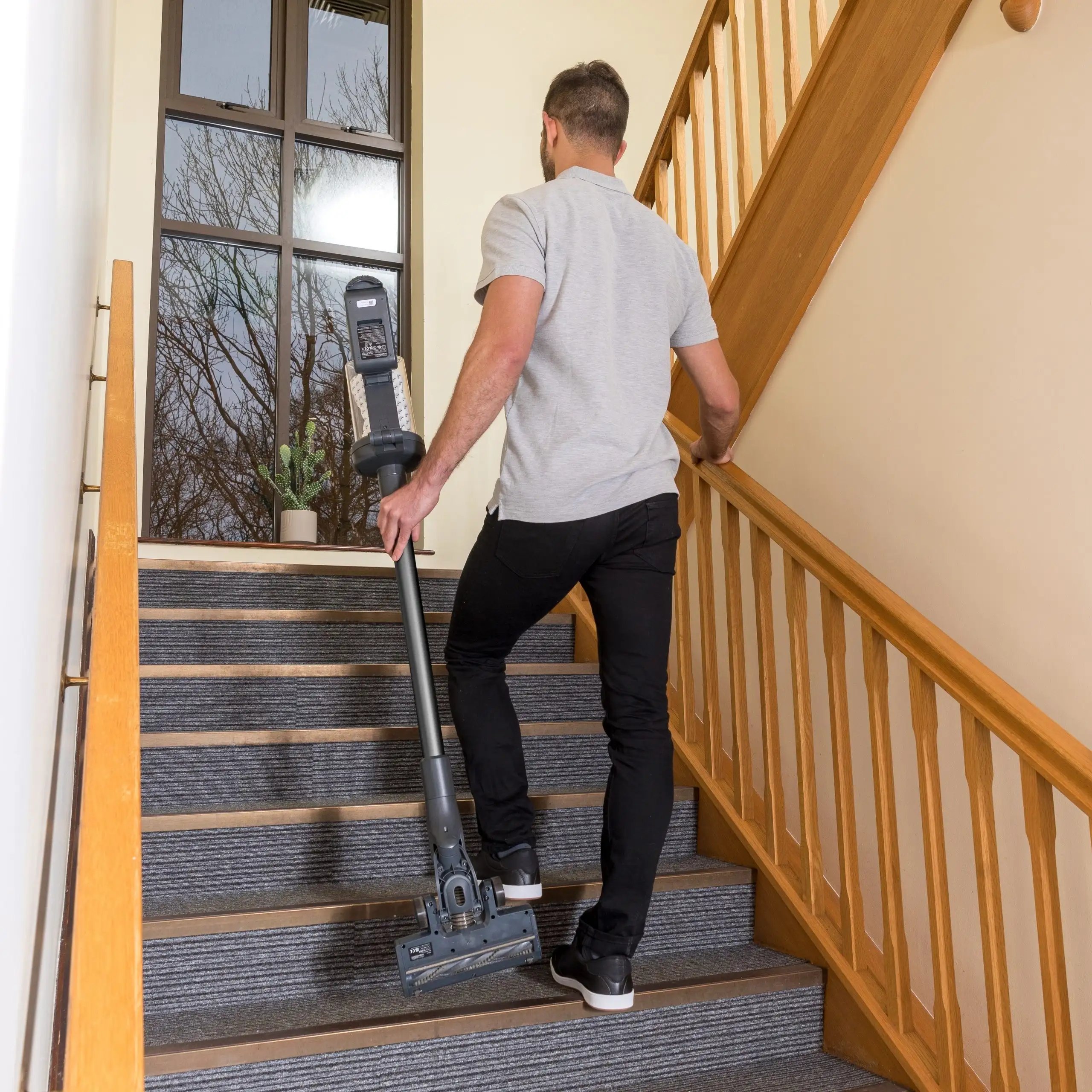 NUMATIC QUICK GREY - שואב אבק אלחוטי נטען עם ריקון היגייני וסוללה 25.2V | יבואן רשמי – תמונה 11