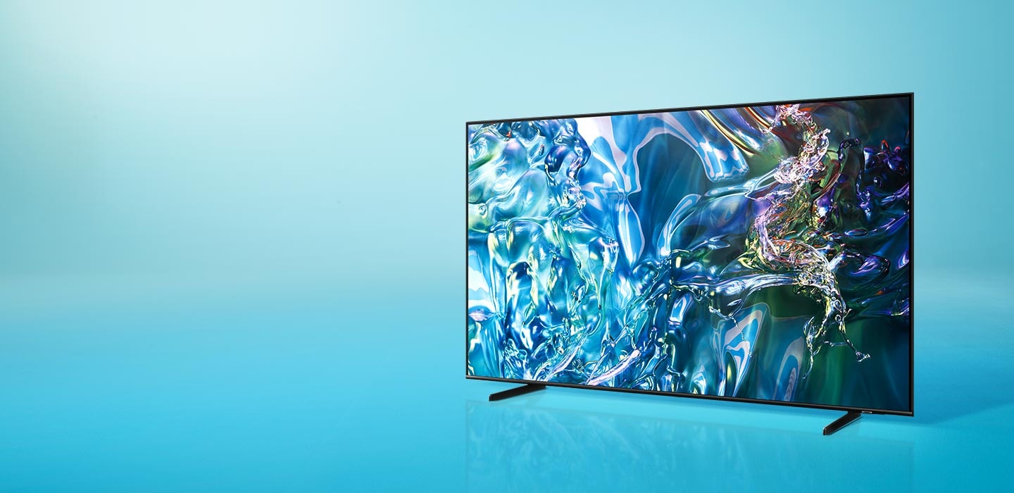 QE50Q60D בתמונה זו רואים טלוויזיה חכמה SAMSUNG 55Q60D 4K HDR בעיצוב AirSlim דק ומרשים, המונחת על משטח כחול. הטלוויזיה כוללת טכנולוגיית Quantum Dot לצבעים בהירים ועוצמתיים ומסך ללא גבולות.