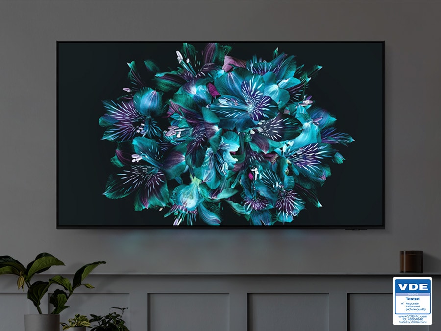 טלוויזיה חכמה 65 אינץ' SAMSUNG QE65S95D OLED 4K HDR - כיול מומחה וצבעים מבריקים בתמונה זו רואים את טלוויזיית ה-OLED החכמה מדגם SAMSUNG QE65S95D בגודל 65 אינץ'. טלוויזיה זו מצטיינת בכיול צבעים מומחה על ידי המומחים, המבטיח תמונה מרהיבה עם צבעים מדויקים ואיכות תמונה אמיתית.